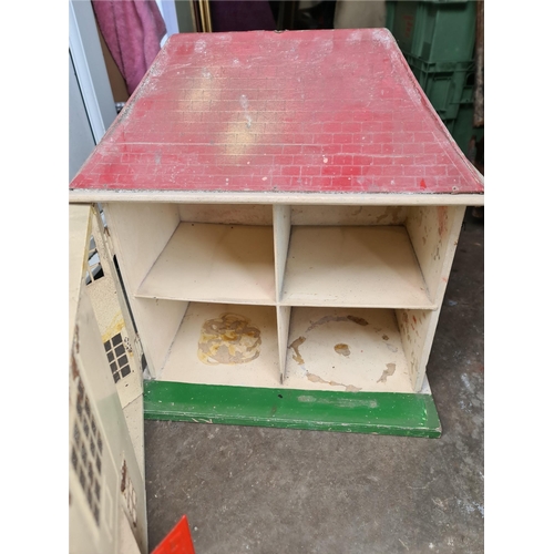 155 - Vintage Dolls House Possibly Tri-Ang. Measures 30cm tall by 40 wide by 30 deep. Shipping is availabl... 