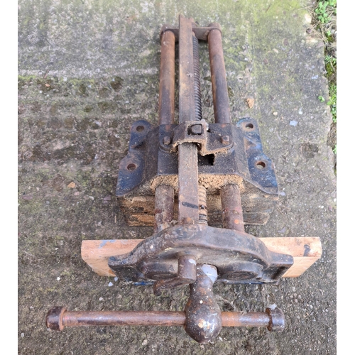 150 - Antique Tools Record Bench Vice No. 52 1/2 c1930's. Measures 60cm by 22cm. Shipping is available. Pl... 