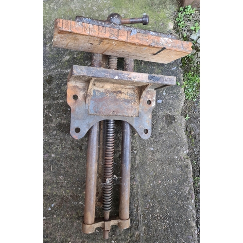 150 - Antique Tools Record Bench Vice No. 52 1/2 c1930's. Measures 60cm by 22cm. Shipping is available. Pl... 