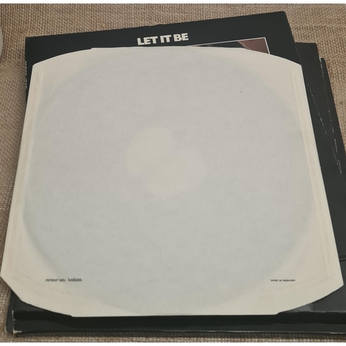 149 - Collectable Beatles LP Record With Box Set Let It Be 1970. LP in Great condition. 168 Page book in g... 