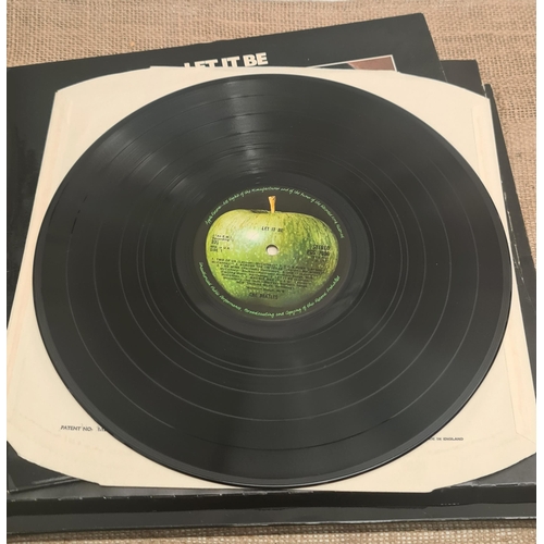 149 - Collectable Beatles LP Record With Box Set Let It Be 1970. LP in Great condition. 168 Page book in g... 