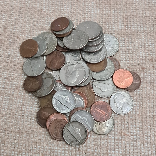 300 - Collectable Coins Parcel of USA 1 cent, Quarter Dollar and 5 cent Coins. Total weight 120g. Shipping... 