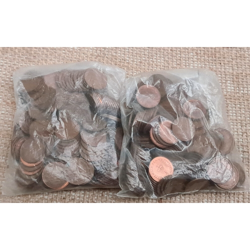 311 - Collectable Coins Decimal British Half Pennies. total Weight 600g. Shipping is available. Please ask... 