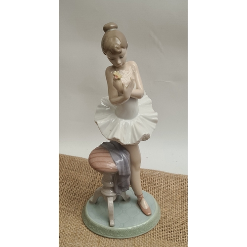 16 - Vintage Ceramic LLADRO Number 7641 For A Perfect Performance 1995 Event Ballerina Figurine. Measures... 
