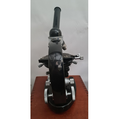 18 - Vintage 1950's Carl Zeiss Jena Microscope in Original Case Plus Various Lenses. Shipping is availabl... 