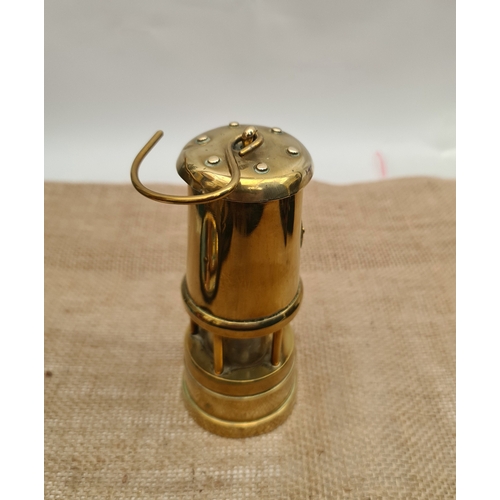 27 - Vintage Brass Musical Welsh Miners Lamp. Measures 17cm. Shipping is available. Please ask for a quot... 