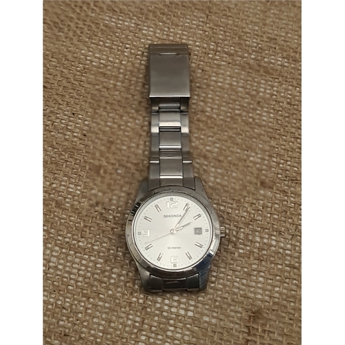 439 - Vintage Sekonda Mens Wrist Watch. Stainless Steel Strap and Case. Shipping is available. Please ask ... 
