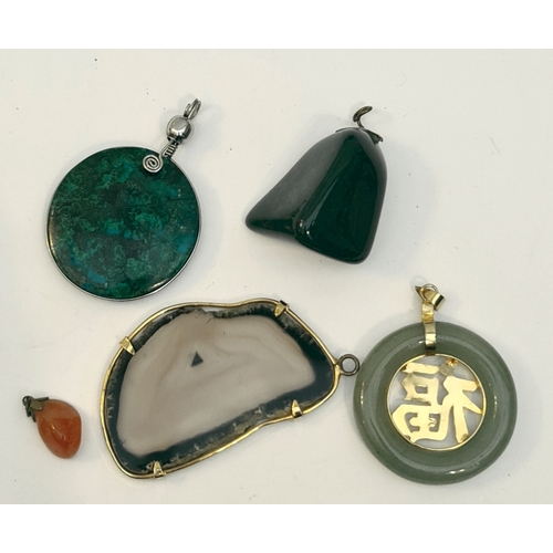 55 - Vintage Parcel of Jewellery Assorted Stone Pendants. Includes Agate, Jadeite, Blood Stone and more. ... 