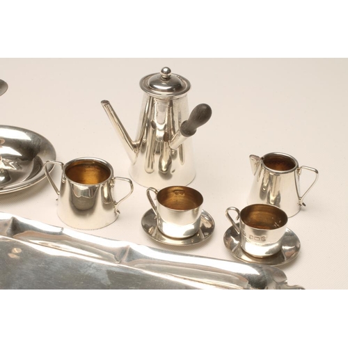 130 - AN EDWARDIAN MINIATURE SILVER FIVE PIECE COFFEE SET, maker's mark MB, Birmingham 1905, comprising po... 