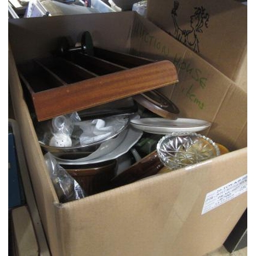 172 - BOX OF MISCELLANEOUS CERAMICS