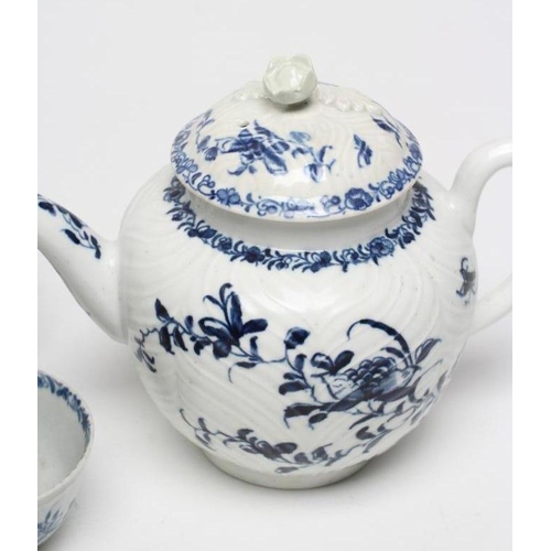 31 - A FIRST PERIOD WORCESTER PORCELAIN TEAPOT AND COVER, c.1760, in 
