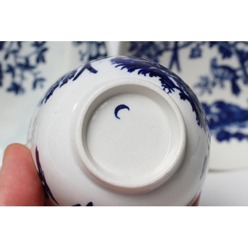 33 - A FIRST PERIOD WORCESTER PORCELAIN PLATE, c.1780, printed in underglaze blue with the 