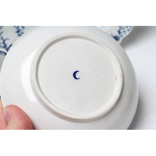 33 - A FIRST PERIOD WORCESTER PORCELAIN PLATE, c.1780, printed in underglaze blue with the 