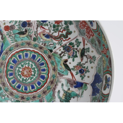 5 - A CHINESE PORCELAIN SAUCER DISH of plain circular form, painted in famille verte enamels with minare... 