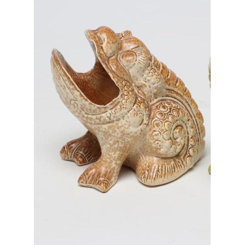 66 - A BURMANTOFTS SALTGLAZE STONEWARE TOAD SPOON WARMER, model 151, 5