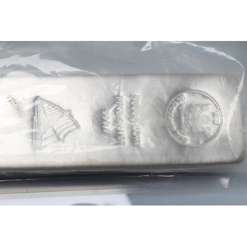 108 - AN ARGOR-HERAEUS MINT 5000G FIJI 999 FINE SILVER COIN BAR, 2018, stamped with the crest of Fiji and ... 