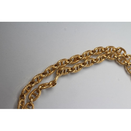 139 - AN 18CT GOLD FANCY CHAIN LINK NECKLACE, Birmingham 1984, stamped 750, 43.1g (Est. plus 21% premium i... 