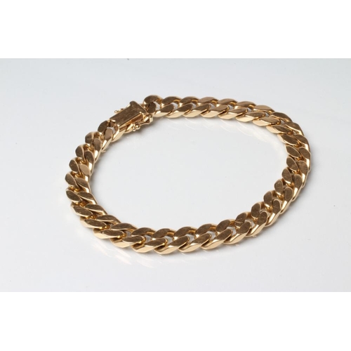 149 - A FLAT CURB LINK CHAIN BRACELET, stamped 585, 8 1/2