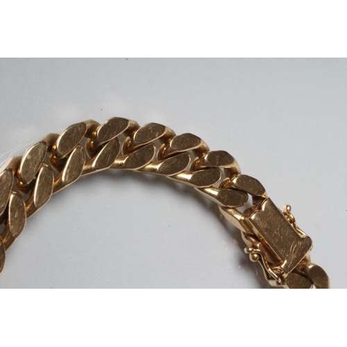 149 - A FLAT CURB LINK CHAIN BRACELET, stamped 585, 8 1/2