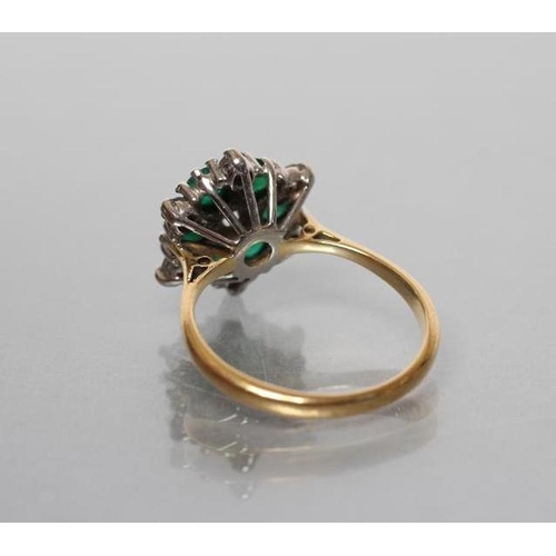 164 - A DIAMOND AND EMERALD CLUSTER RING, the central diamond of approximately 0.20cts claw set to a borde... 