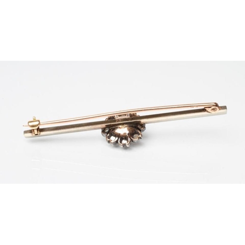 191 - A PEARL AND DIAMOND BAR BROOCH, the cultured pearl and eight rose cut diamond cluster on a knife edg... 