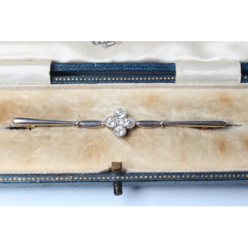 254 - AN EDWARDIAN DIAMOND BROOCH, the propellor bars centred by four open back collet set old and brillia... 