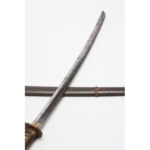 327 - A SHOWA WORLD WAR II KATANA, with 26 1/4