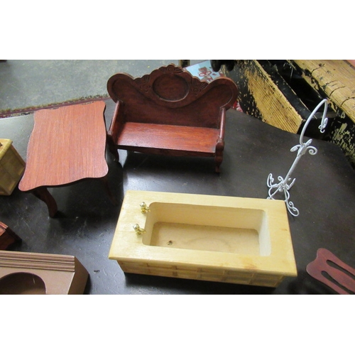 19 - BOX OF DOLLS HOUSE FURNITURE