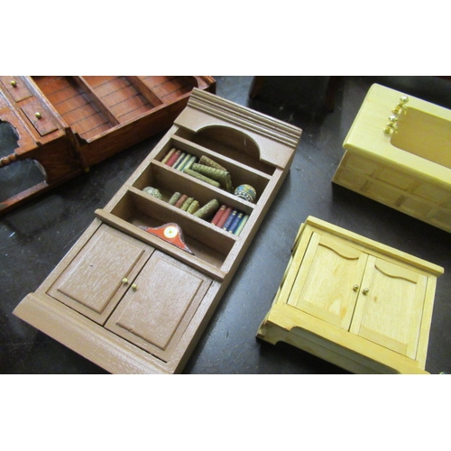 19 - BOX OF DOLLS HOUSE FURNITURE