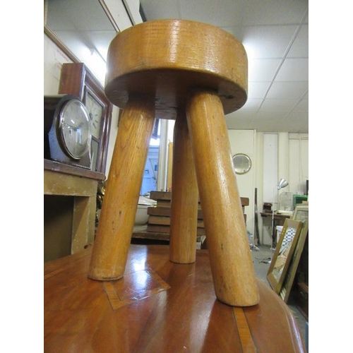 31 - OAK STOOL