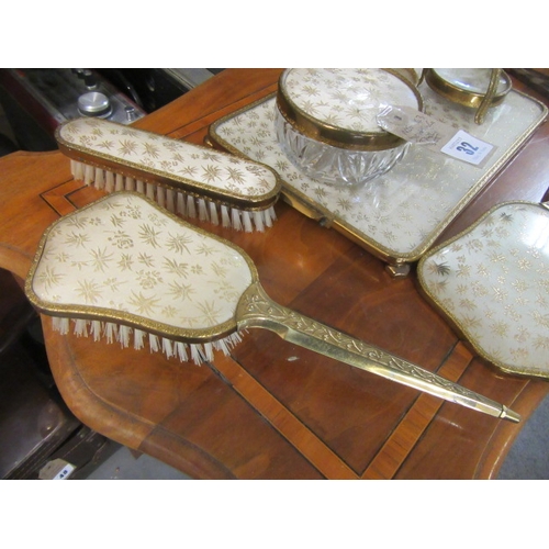 32 - DRESSING TABLE SET
