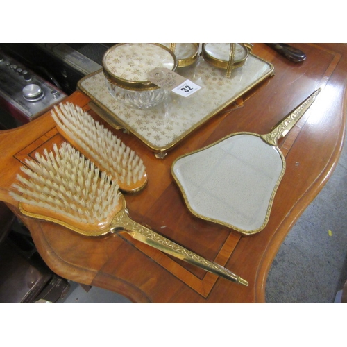 32 - DRESSING TABLE SET