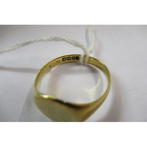 172 - 18CT GOLD SIGNET  RING   6.5 GMS