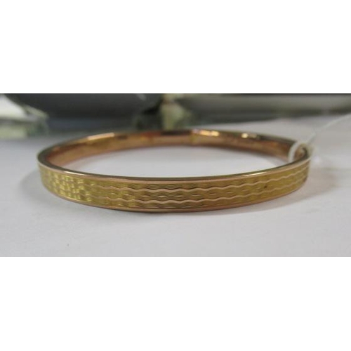 174 - 9CT GOLD HOLLOW BANGLE   9.5 GMS