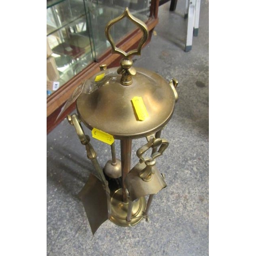 252 - BRASS FIRESIDE COMPANION SET
