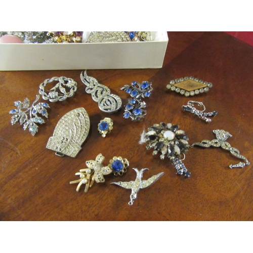 289 - BOX OF COSTUME JEWELLERY