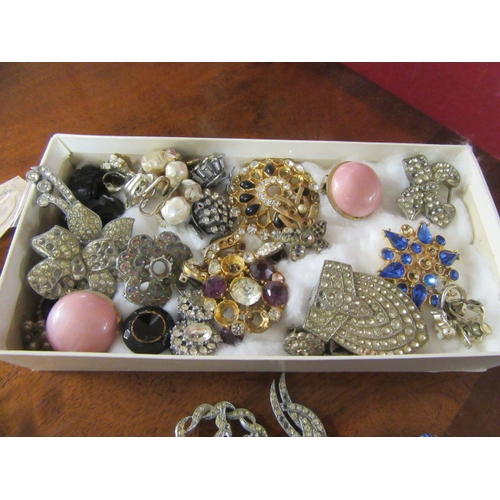 289 - BOX OF COSTUME JEWELLERY