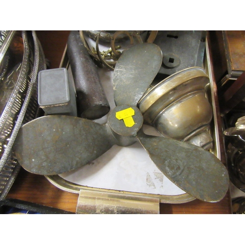 259 - TRAY OF METAL WARE INCLUDING BOAT PROPELLOR