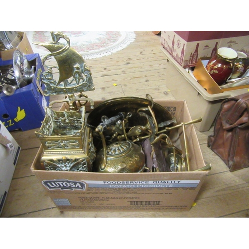 264 - BOX OF METALWARE INCLUDING COPPER KETTLE