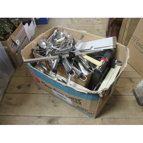277 - BOX OF MIXED CUTLERY