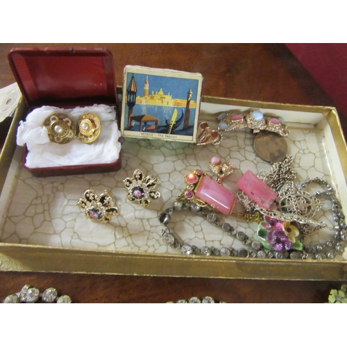 292 - SMALL BOX OF COSTUME JEWELLERY