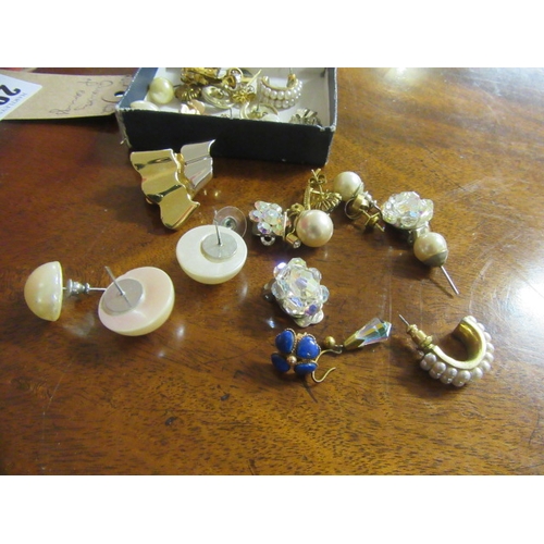 298 - QUANTITY OF EAR RINGS