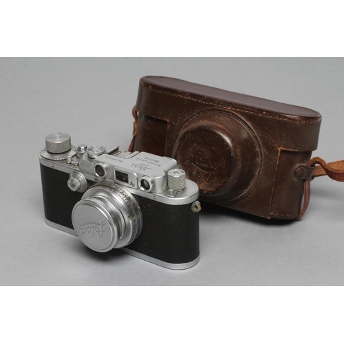 A LEICA D.R.P. ERNST LEITZ WETZLAR IIIb CAMERA, with Summar f=5cm