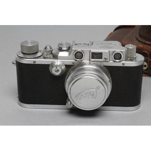 A LEICA D.R.P. ERNST LEITZ WETZLAR IIIb CAMERA, with Summar f=5cm