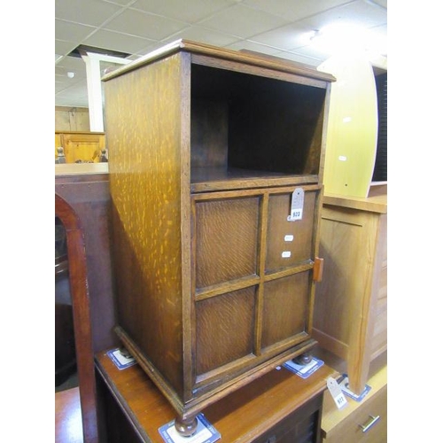 923 - OAK BEDSIDE CABINET