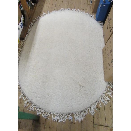 881 - OVAL WOOL RUG