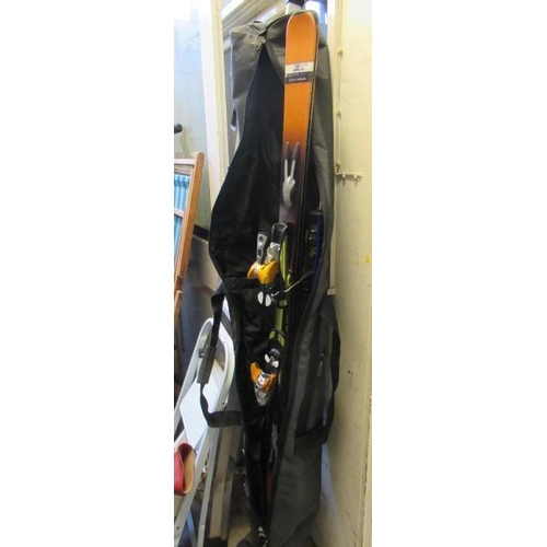 626 - SET OF SALOMON SKIS AND POLES