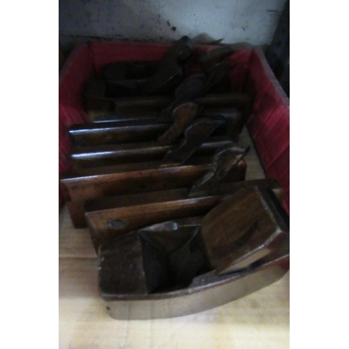 672A - BOX OF WOODWORK MOULDING PLANES