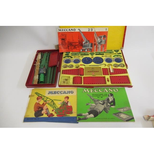 181 - Playworn Meccano parts in red/green and yellow/blue, most items boxed, AF, some parts missing, F-P (... 