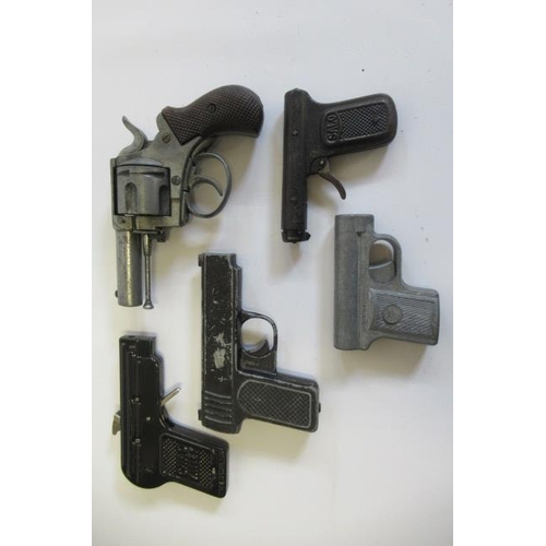 189 - Ten toy handguns by Lone Star, Crescent, Chad Valley and others, F-P (Est. plus 21% premium inc. VAT... 